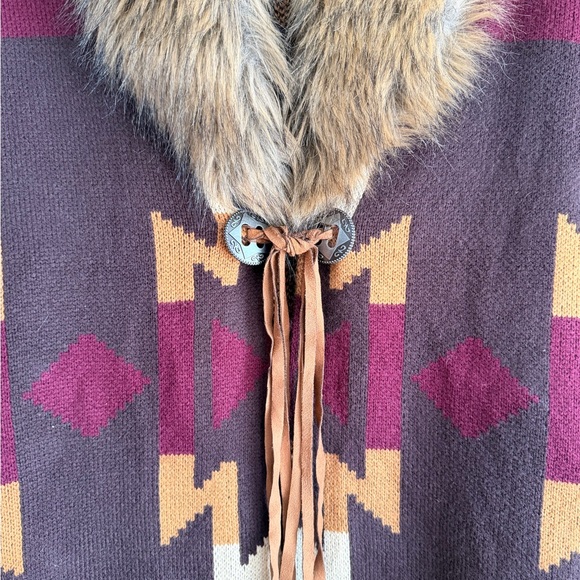 Aztec Patterned Brown Sweater with Faux Fur Collar - Picture 4 of 7